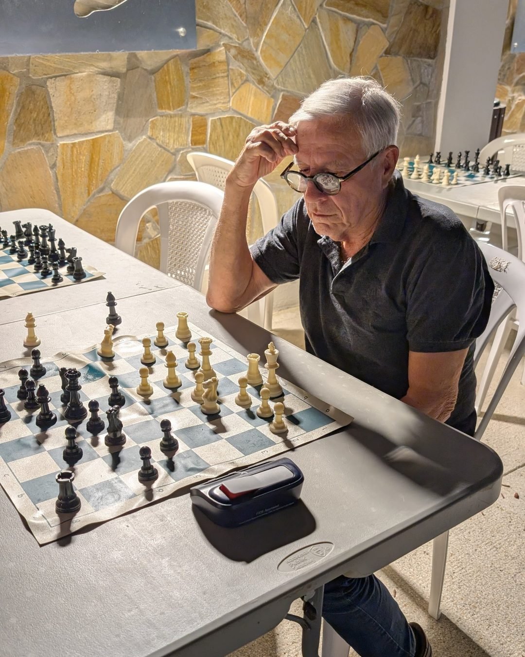 Jose García Fabián, el jugador de más edad del torneo, en la Plaza Manuel Mena.